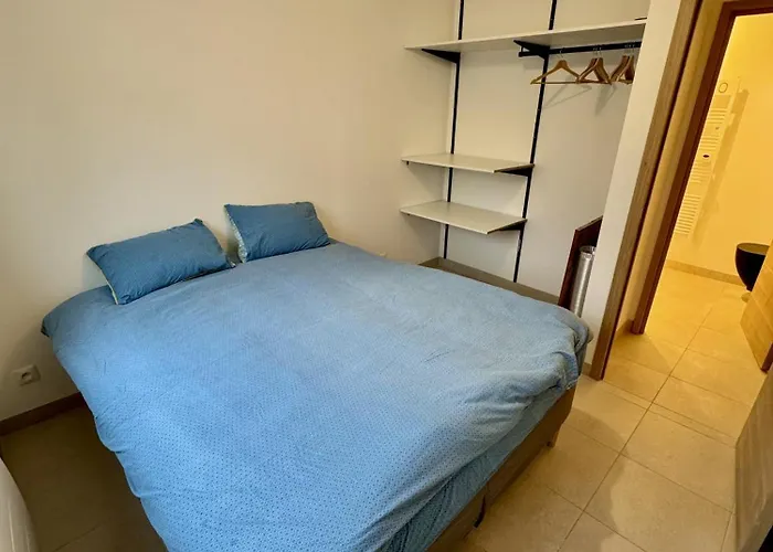 - Stationnement Gratuit