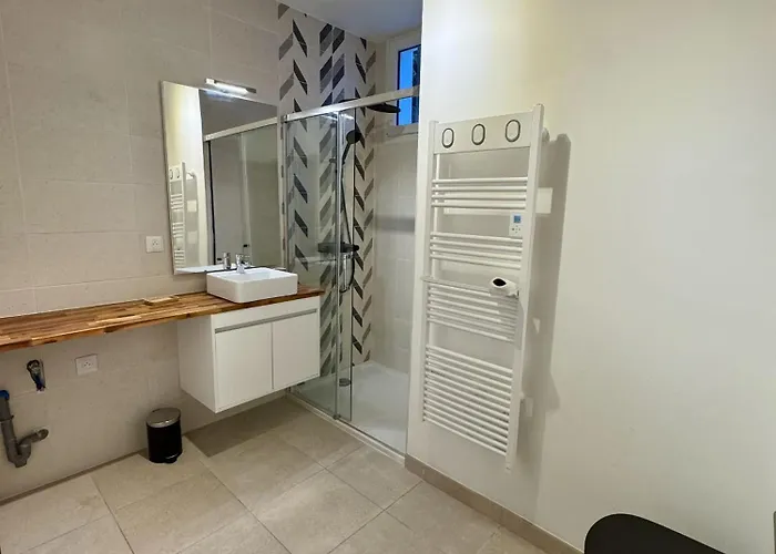 - Stationnement Gratuit Lägenhet *